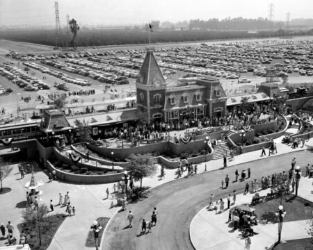 Disneyland had a nightmare start in 1955, but ‘Walt’s Folly’ quickly won over fans – Orange County Register