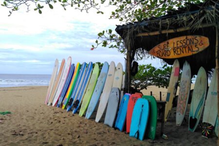 Surf town gentrification: established Costa Rica surf businesses complain that foreign companies are getting their clients, space, and peace, and avoiding paying taxes in the country | Photo: Shutterstock