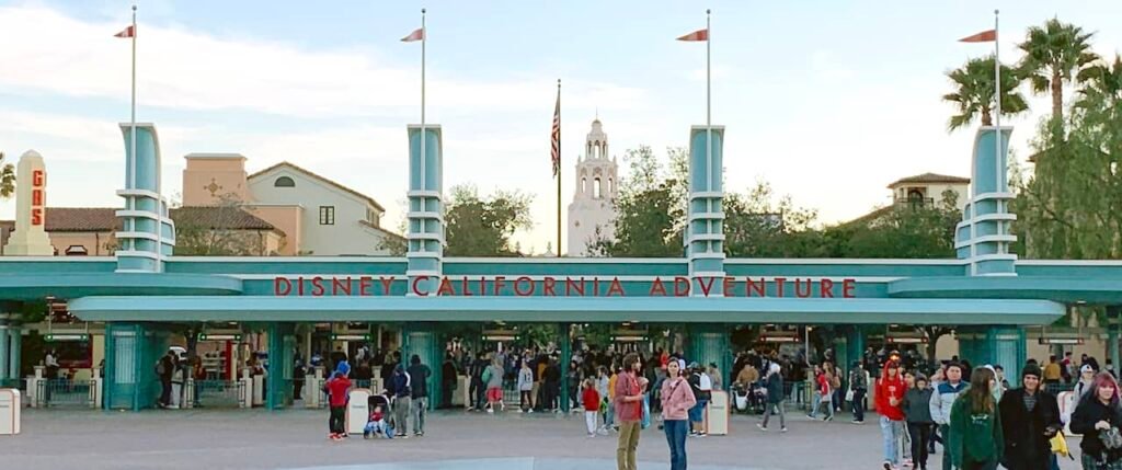 How to buy Disneyland tickets at the old prices