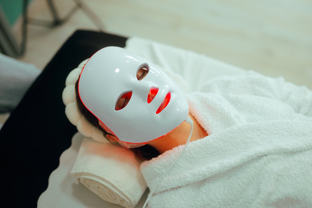 A Dermatologist’s Guide to Buying a Red Light Mask
