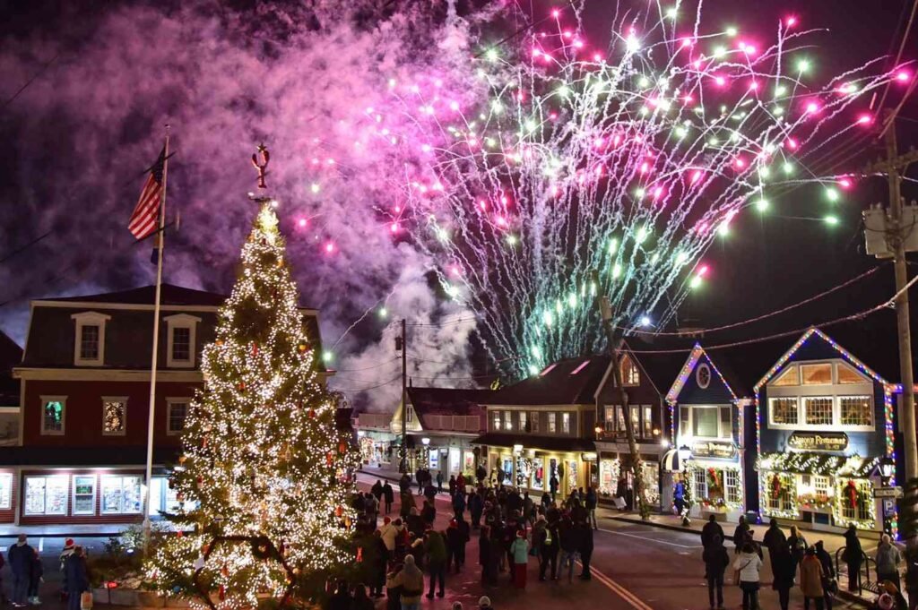This Coastal Maine Town Transforms Into a Holiday Wonderland Every December—and It Has a Lobster Trap Christmas Tree