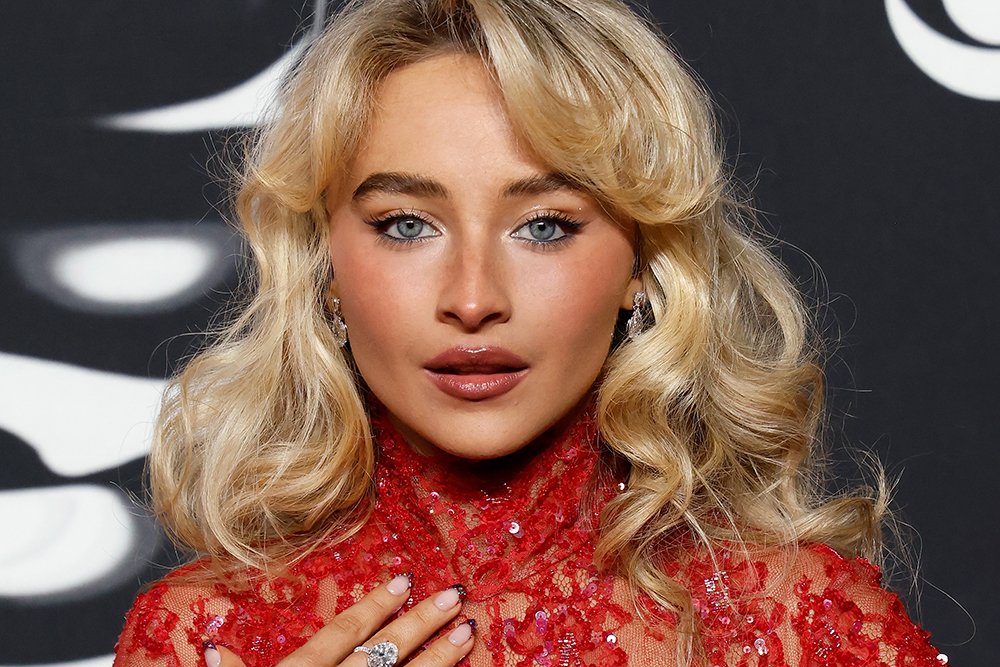 Courteney Cox and Hailey Bieber Love This Radiant Finish Concealer