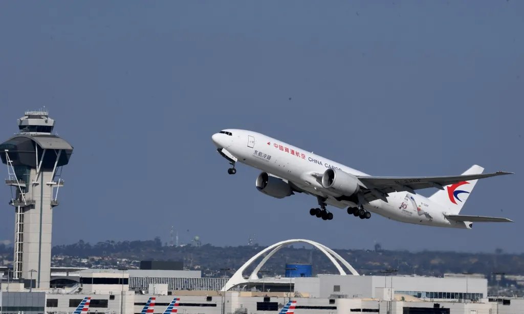 Flight delays and cancellations continued Sunday around the nation; 94 departing flights at LAX canceled since Friday – Orange County Register