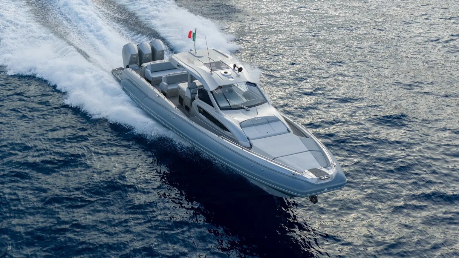 Mar.Co E-Motion 44, the video test: stability,speed and luxury