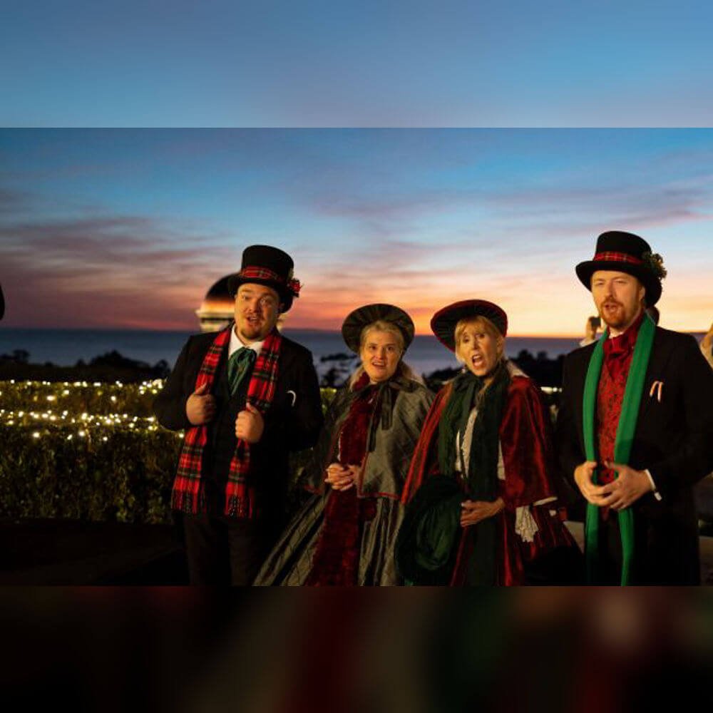 Carolers at Pelican Hill - Visit Newport Beach
