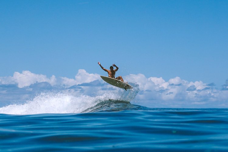 Dream surf sessions: sometimes, all you need is a three-foot wave under sunny skies | Photo: Largeron/Creative Commons
