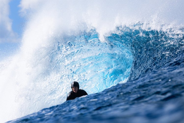 Surf helmets: they prevent head injuries and save lives