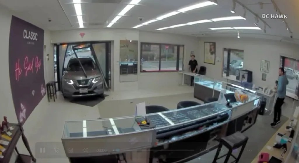 Stolen SUV rammed into Anaheim Hills store in $1M jewelry heist; suspects crash in getaway cars – Orange County Register