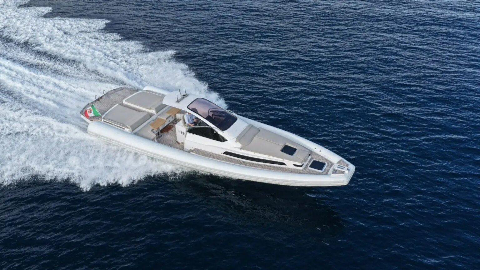 MX-13 Gran Coupé: the video test of an iconic Maxi-RIB MX-13 Gran Coupé: the video test of an iconic Maxi-RIB