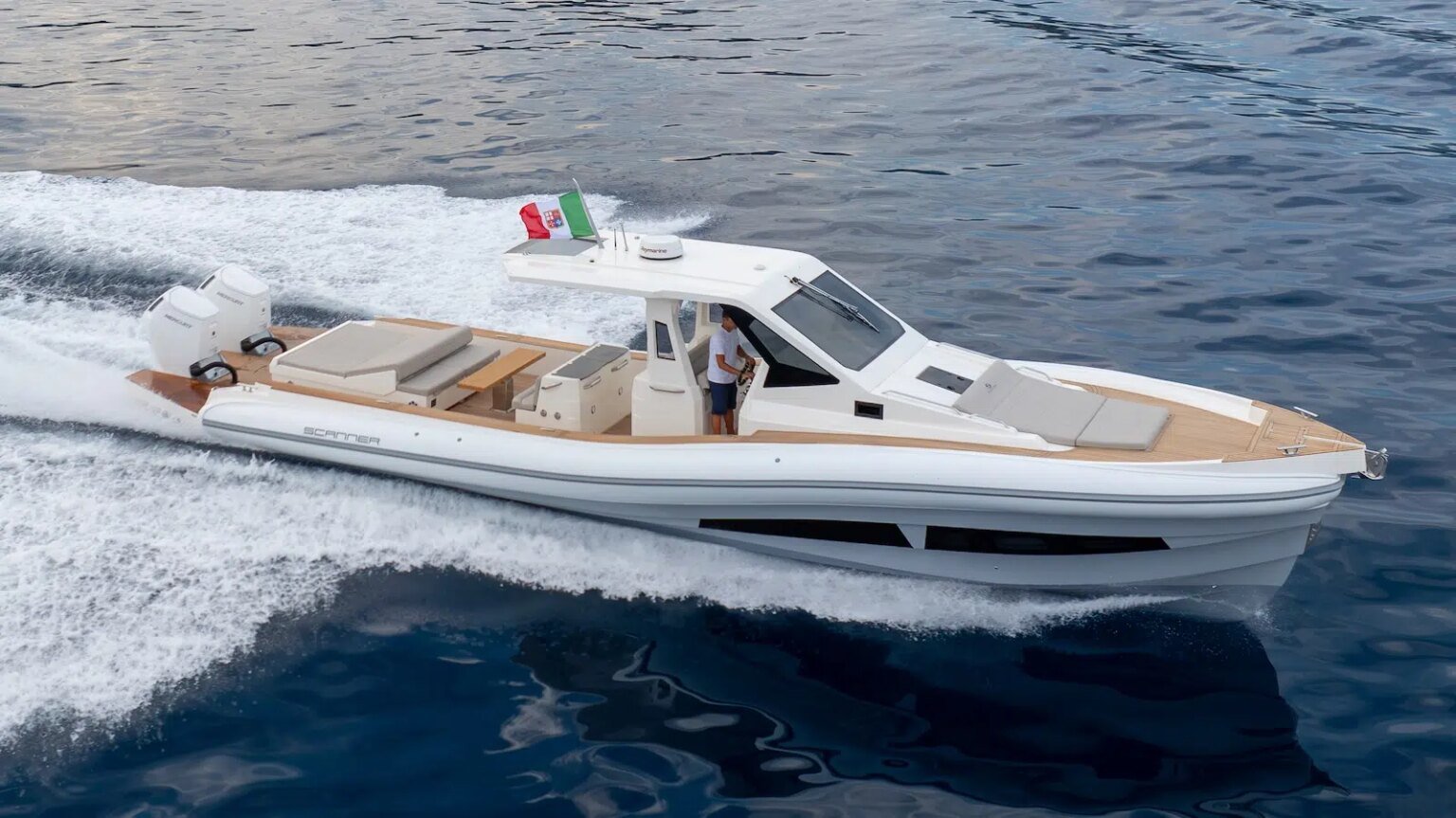 Scanner Envy 1500: sea trial of the queen of Maxi-RIBs