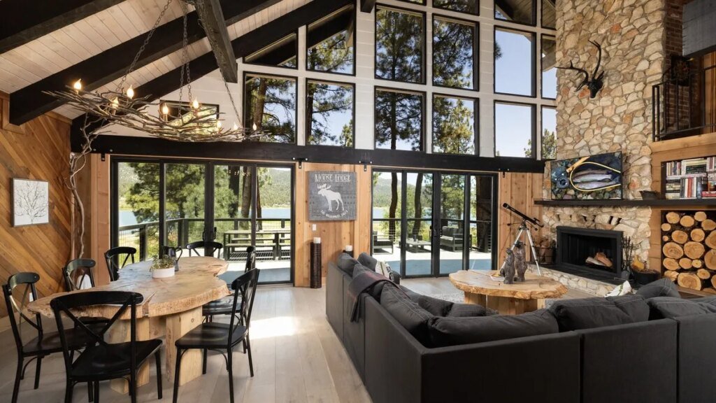 Best Lake House Airbnbs for a Relaxing Summer Getaway 25 Best Lake House Airbnbs for a Lazy Summer on the Water