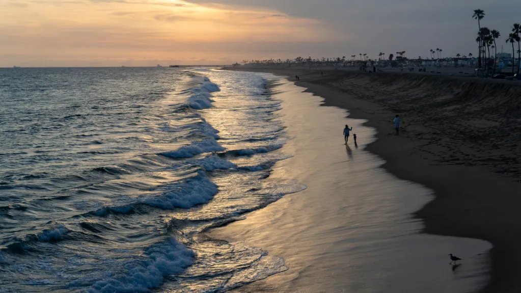 Newport Beach Bans Most Tents at Coastline Over Resident Concerns