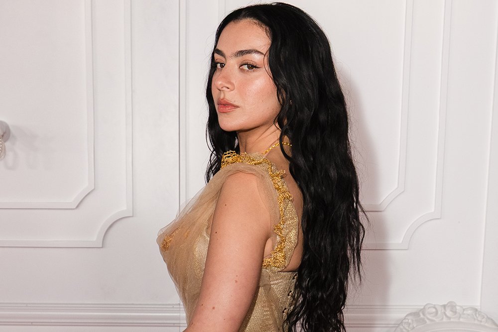 Relaxed Waves Are Winter’s Biggest Red Carpet Hair Trend