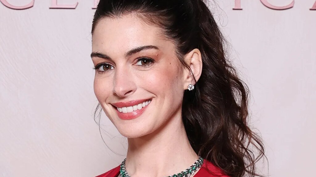 Anne Hathaway’s Red French Manicure Is Devilishly Good — See Photos Allure