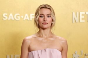 How to Recreate Sarah Pidgeon’s Actor Awards Low Knot How to Recreate Sarah Pidgeon’s Actor Awards Low Knot