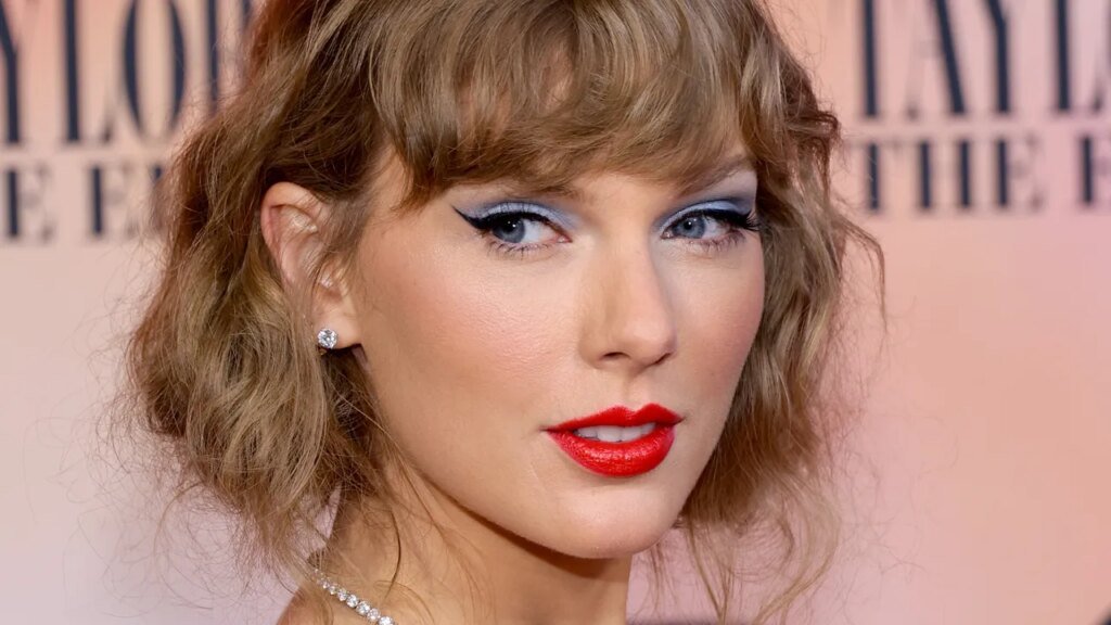I Have a Big Crush on Taylor Swift’s Opalescent Cat-Eye Nails—See the Photos Allure