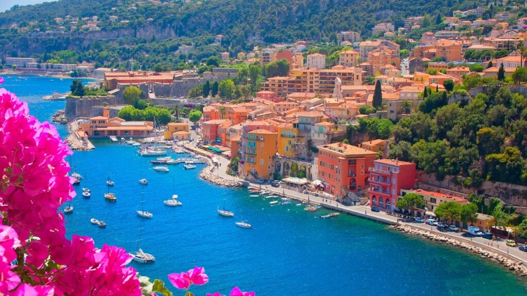 Local Reactions to ‘The White Lotus’ Arrival in Saint-Tropez Condé Nast Traveler