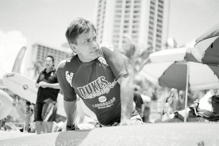 Reno Abellira: a fast and aggressive surfer in both small and big waves