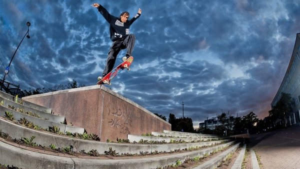 Santa Cruz' "Car Sick" Extras