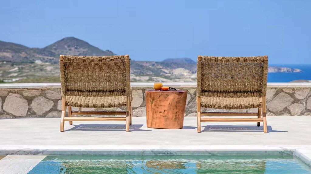 Top Milos Airbnbs for an Unforgettable Greek Island Escape The Best Airbnbs in Milos for a Greek Island Getaway