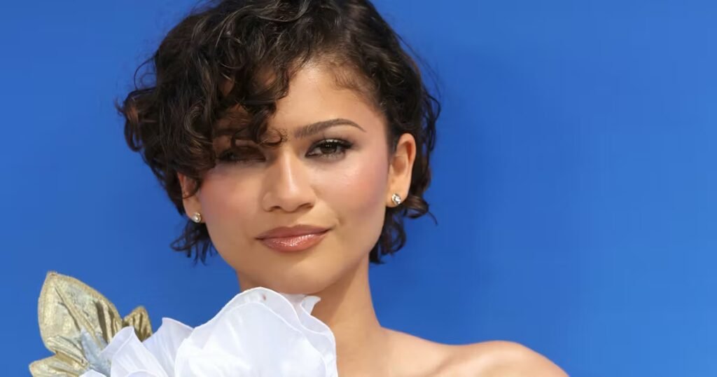 Zendaya's Dress Pays Homage to Whitney Houston Via Carrie Bradshaw