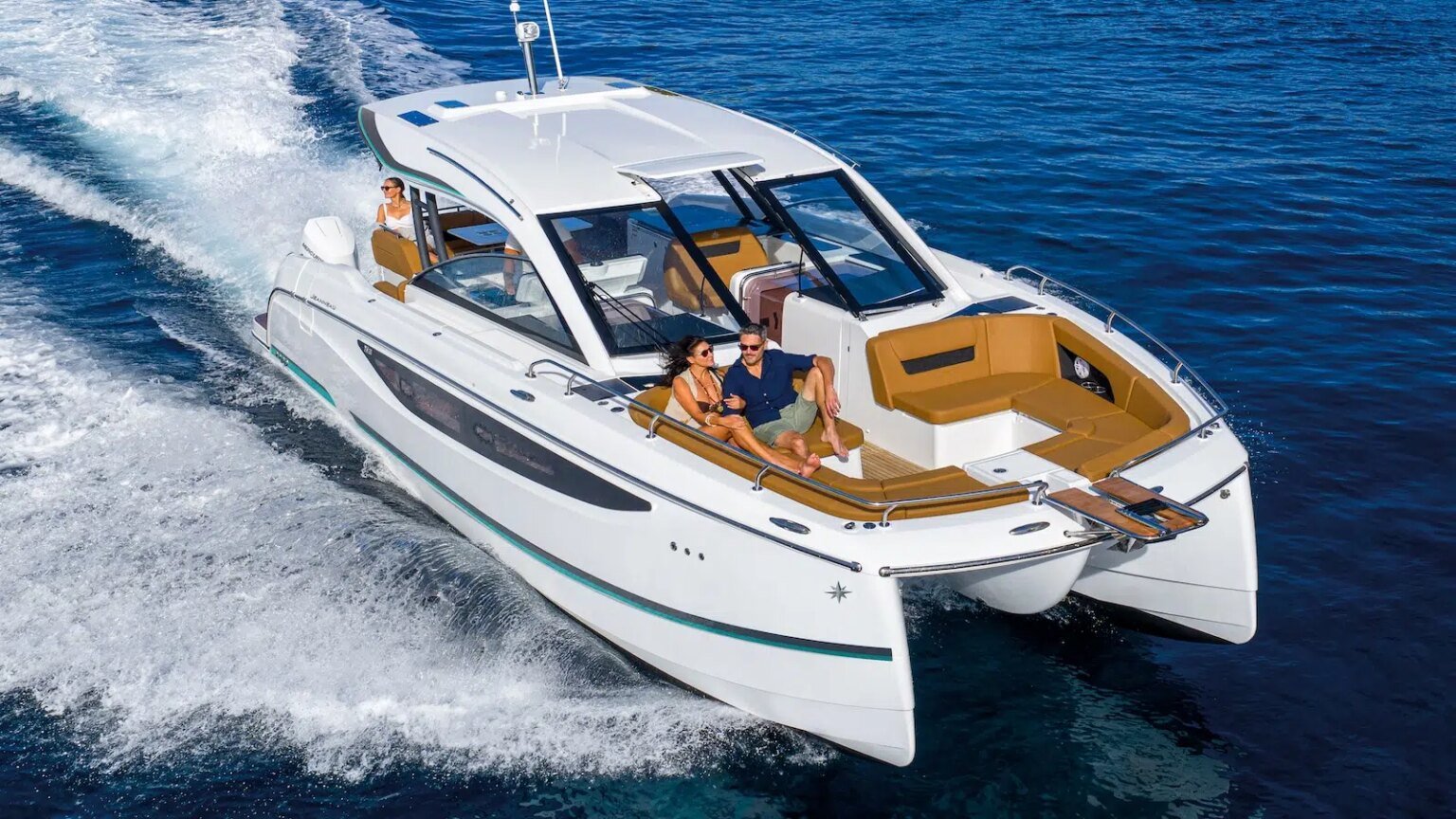 Jeanneau TH38: Boat test of the new power catamaran