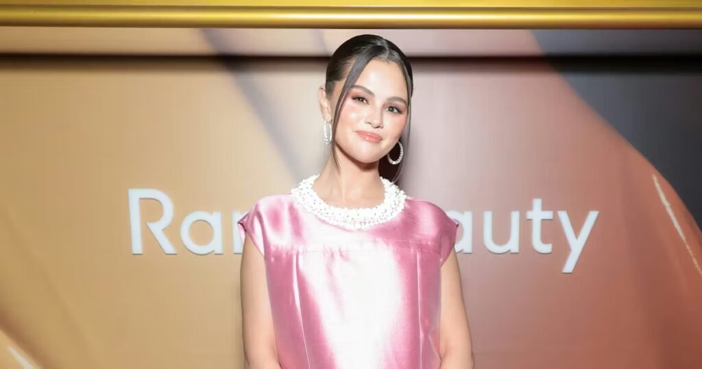 Selena Gomez’s Prada Dress Features Unique Built-In Jewelry Selena Gomez’s Polly Pocket Prada Dress Comes With Built-In Jewelry