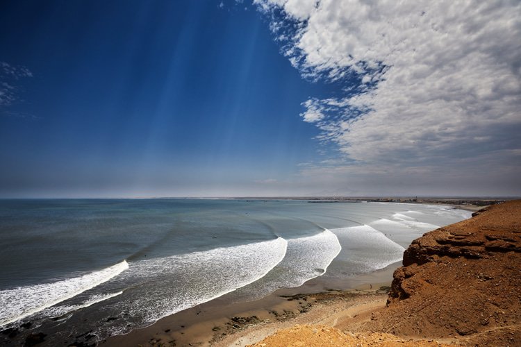 Trapped Waves: Understanding Their Effects and Significance Trapped waves: an interesting swell phenomenon that affects coastlines and surf peaks