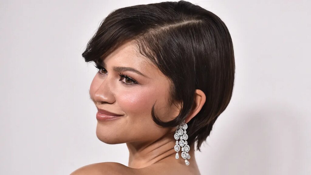 Zendaya’s “Something Blue” Hair and Makeup Has Me Under Its Spell—See the Photos Allure