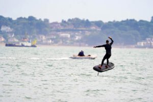 Electric foilboards: do they follow the surf etiquette, or should they give way to non-motor-powered shortboard surfers?
