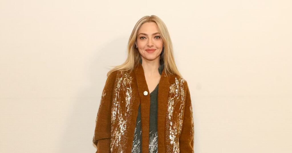 Amanda Seyfried Gives a Comfy Sweater an Artsy Edge