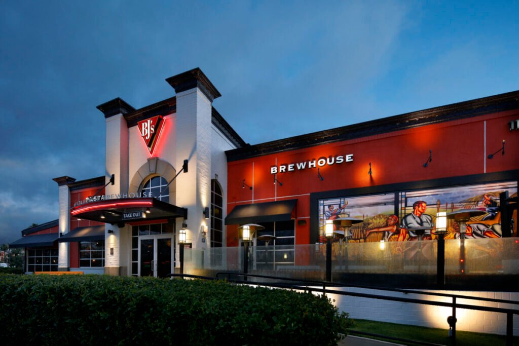 BJ’s Restaurants Q1 Revenue Up 2.9%; Shares Fall After-Hours
