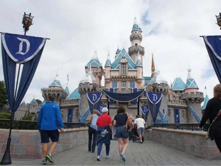 Disneyland Measles Outbreak: Second Case Confirmed by OC Health Officials 2nd Disneyland Measles Case Confirmed By OC Health Officials