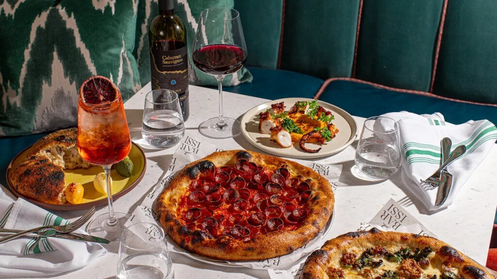 Palm Springs Dining: Where Classic Meets Contemporary Flavors Where to Eat in Palm Springs for the Perfect Balance of Old and New