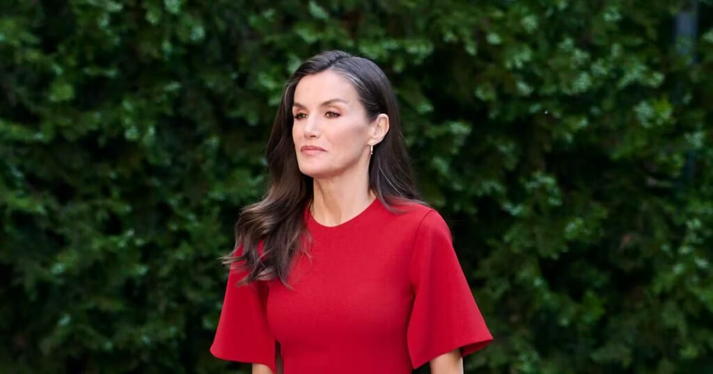 To Honor Newspapers, Queen Letizia Dresses in Red All Over